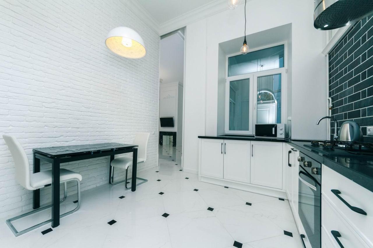Luxury Beatiful Apartment On Pyshkinska Street كييف المظهر الخارجي الصورة