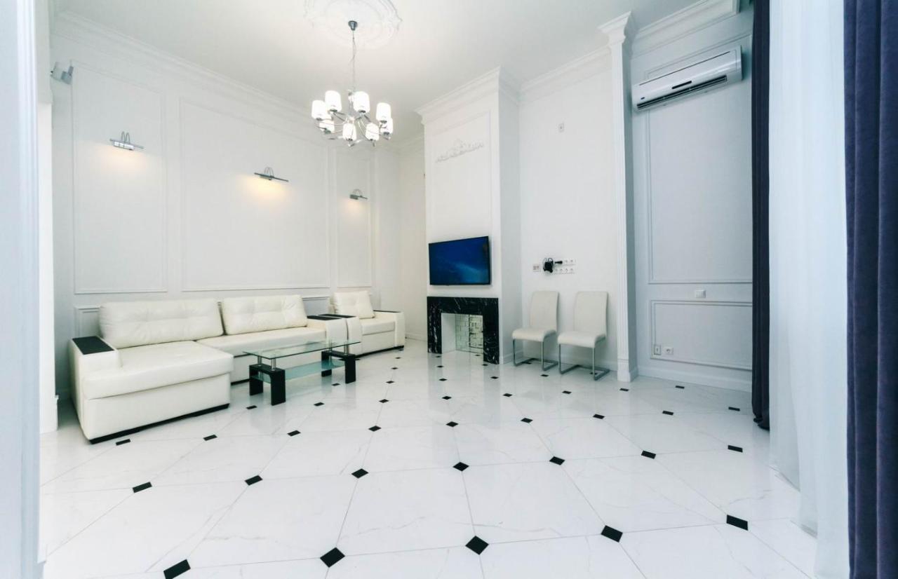 Luxury Beatiful Apartment On Pyshkinska Street كييف المظهر الخارجي الصورة